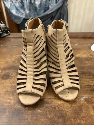 Tacones altos tostados Foto 1 de 4