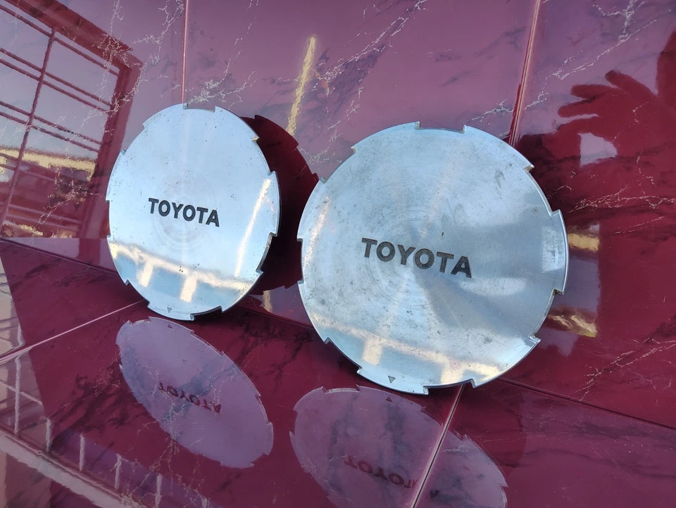 Tapas centrales Toyota Corolla Celica Tercel 1983-1988 (2) de fábrica JDM/OEM #716460 Foto 1 de 4