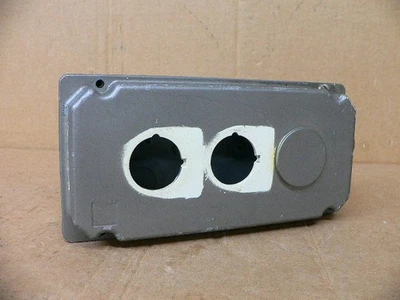 Cutler-Hammer 49-2610-1 3-Button Pushbutton Station - Image 1 of 3