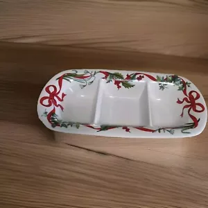 Martha Stewart Macy's Blanco Cerámica Vacaciones Navidad Plato Dividido Acebo y Arcos - Imagen 1 de 8