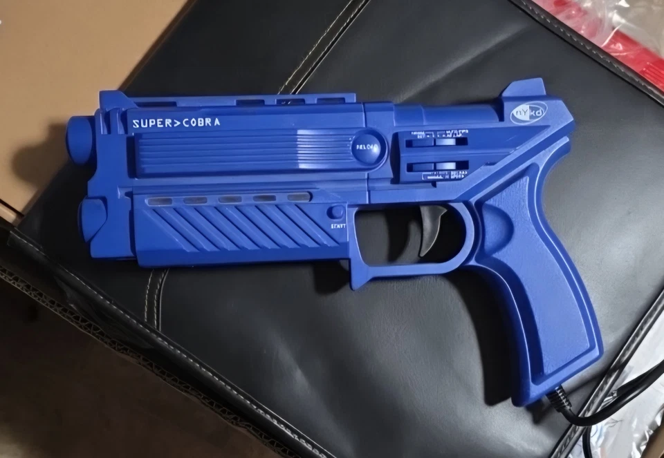 💥 Nyko Super Cobra arma de luz azul controlada para PS1/PS2 - Testada funcionando nos EUA - Imagem 1 de 1