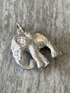 Vintage Sterling Silver Elephant Pendant ~ 925 ~ 4.91g ~ Hallmarked - Picture 1 of 5