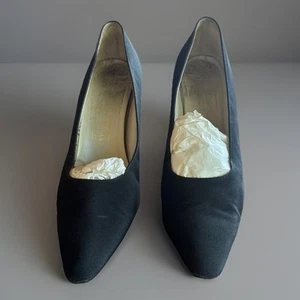 Bruno Magli VTG Satin 2.5" Heel Women's 10 B Pump Black Italy Classic Preloved - Picture 1 of 5