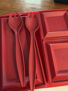 Tupperware Serving Center Set - Picture 1 of 4