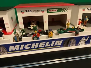 1:32 Scale Tag Heuer, CASTROL 2x Car Pit Garage Building Scalextric Carrera SCX - Picture 1 of 9