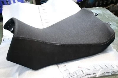 original Sitzbank 2B010185000C1 Moto Guzzi V100 Stelvio (2024) Seat Sella Sitz - Bild 1 von 4