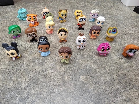 Disney Doorables Series 7 **You Choose the character**** Cover