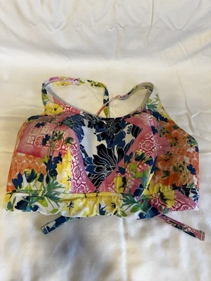 Top de bikini Swim Cacique 18 talla grande floral Lane Bryant con tiras en la espalda sin cables Foto 1 de 4