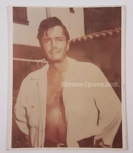 JOHN DEREK IN TERRYCLOTH SHIRT ORIGINAL PHOTO 8x10 COLOR PHOTOGRAPH - Imagen 1 de 4