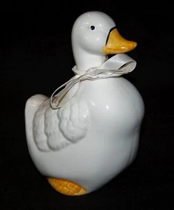 VINTAGE Ceramic White Duck With Ribbon 1970's Adorable Decor! - Picture 1 of 6