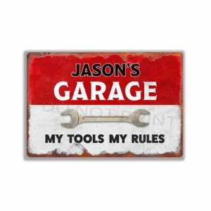 Letrero de garaje Jasons personalizado rojo rústico sobre blanco letrero de metal o calcomanía - Imagen 1 de 24