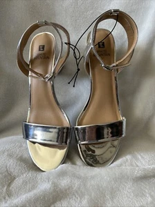 White Mountain Erika Strappy Sandles Size 8.5 Silver - Picture 1 of 4