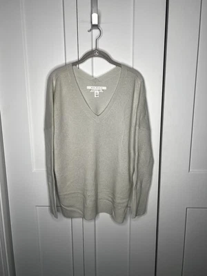 Max Studio 2 Ply 100% Cashmere V Neck Sweater   Women's Size Medium - Image 1 of 4