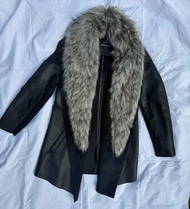 Dennis Basso Kunstlederjacke mit abnehmbarem Kunstfellkragen, Größe M - Bild 1 von 8