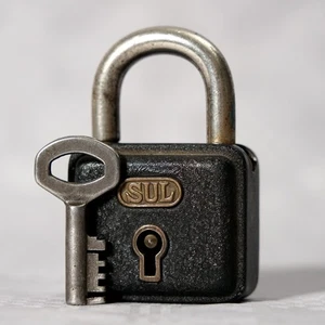 SUL Antiguo Candado Pequeño con Llave 68 x 45 x 26 mm - Imagen 1 de 15