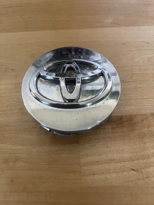 Tampa central cromada Toyota Sienna/Venza 2009-15. Peça #42603-08020 - Imagem 1 de 4