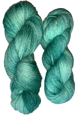 150 g Handgefärbt MERINO SILBER-GLITZER-WOLLE   *SCHNEEBEDECKTE  TANNEN* - Bild 1 von 4