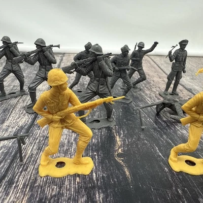 Lote de 13 soldados de juguete MPC vintage gris amarillo años 60-70 Foto 1 de 4