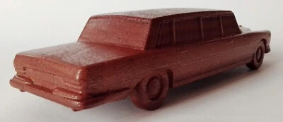 Modello Auto in Legno 1:18 – Ispirato a Classica Limousine di Lusso Anni ’60 - Immagine 1 di 4