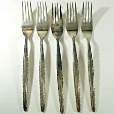 5 Wiltshire Silver Plate Forks Edged pattern. 21cm long x 2,5cm wide at prong 