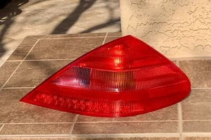 Mercedes-Benz SL500 or SL600 Right Side Rear Tail Light Assembly A2308200264 - Picture 1 of 7