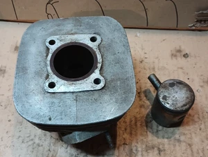 Suzuki TC90 cylinder & piston 49mm barrel jug - Foto 1 di 20