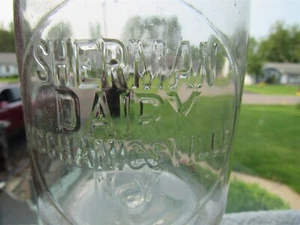 Botella de leche TREQ Sherman Dairy Farm Mechanicville Mechanicsville NY Miss Spelled - Imagen 1 de 2