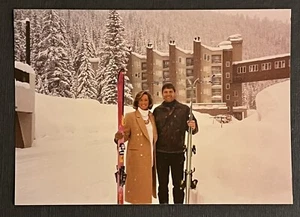 FOUND VINTAGE PHOTO PICTURE Man And Woman Snow Skiing Winter Park Colorado - Picture 1 of 3