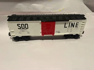 Lionel # 9702 O gauge Soo Line Boxcar - Picture 1 of 9