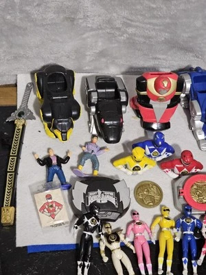 Lote de 25 peças de veículos bonecos Power Rangers vintage 1995 Saban McDonald’s - Imagem 1 de 4