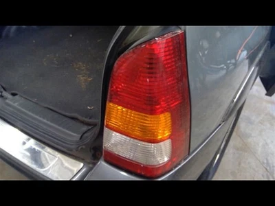 Luz trasera derecha pasajero compatible con 01-04 MAZDA TRIBUTE 1442271 Foto 1 de 4