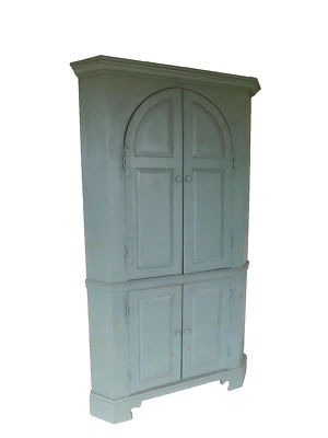 Gabinete esquinero puerta ciega de pino pintado Habersham Plantation 85"h X 50,5"w Foto 1 de 4