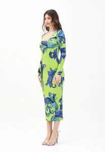VERSACE JEANS COUTURE Abiti Donna Verde Abito midi Abito midi impreziosito dalla - Imagen 1 de 5
