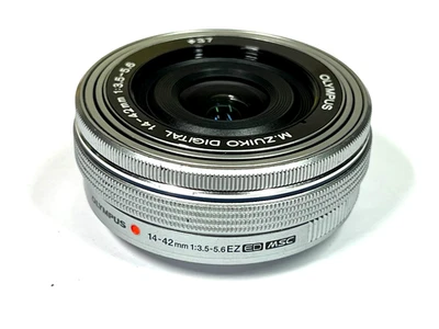 FAULTY Olympus 14-42mm EZ Micro 4/3 Power Zoom Lens #1820 - Image 1 of 4