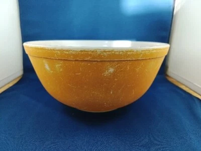 Pyrex 403 Citrus Orange Glass Mixing Bowl 2 1/2 Qt USA Ovenware Vintage - image 1 of 4
