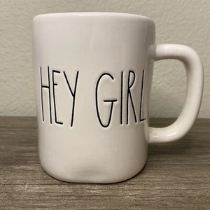 Taza de café Rae Dunn "Hey Girl" colección artesanal de Magenta - Imagen 1 de 6