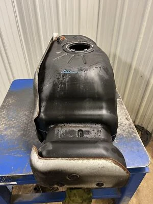 Tanque de combustible diésel Nissan Titan XD 16-19 26 GALONES Foto 1 de 4