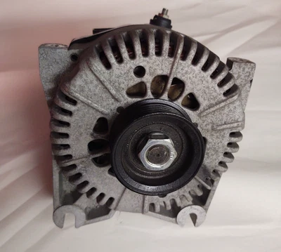 Alternador 2002-2005 Ford Explorer 4.6L v8 4WD 2WD AWD 130 AMP - Imagem 1 de 4