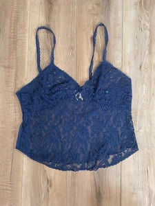 Camiseta sin mangas de colección Victoria's Secret etiqueta dorada encaje azul floral lentejuelas cami sexy talla M - Imagen 1 de 10