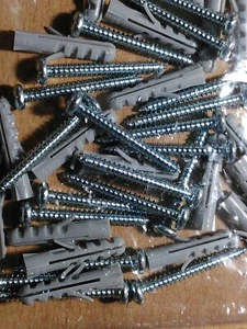 20 Allzweck Dübel Kunststoff Standartdübel 5 mm 5/25 + Schrauben - Bild 1 von 8