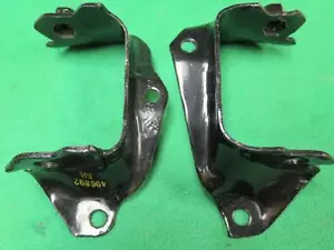 NOS GM 496892 496893 PONTIAC ENGINE MOTOR MOUNT BRACKET 75-81 FIREBIRD TRANS AM - Foto 1 di 1