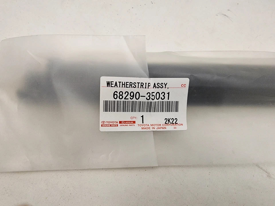 GENUINE TOYOTA 4RUNNER 2003-2009 BACK HATCH WINDOW MOLDING, BOTTOM, 6829035031 - Image 1 of 1