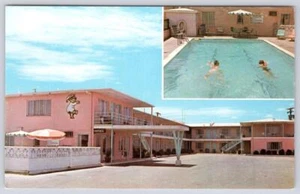 LAS CRUCES TRAVELODGE ROSA MOTEL HOTEL 2 VISTAS PISCINA POSTAL VINTAGE - Imagen 1 de 2