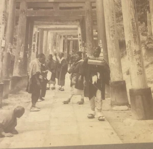 Kyoto Japan Shinto Tempel Inari Torii Heilige Menschen um 1904 Underwood 61 SA6 - Bild 1 von 5