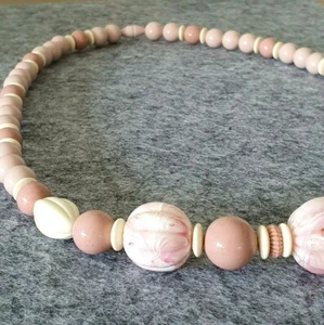 Retro 1980s Necklace Soft Musk Pink Marbled Resin Beaded Long Barrel Clasp - Picture 1 of 7