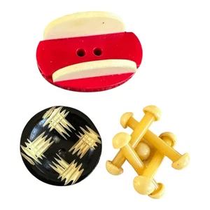 1940 -50s  Buttons Children's  Jacks Game, Bright Red Disc on Sew-Thru ++Unique - Picture 1 of 4