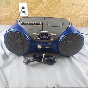 Reproductor de CD-cassette estéreo AM/FM portátil azul Sharp QT-CD210 (BL) Boombox - Imagen 1 de 13