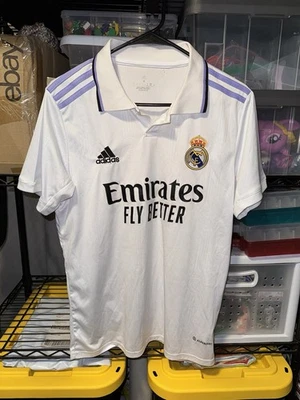 CAMISETA DE FUTBOL LOCAL REAL MADRID ADIDAS 2022/2023 #9 BENZEMA TALLA PEQUEÑA GR4285 Foto 1 de 4