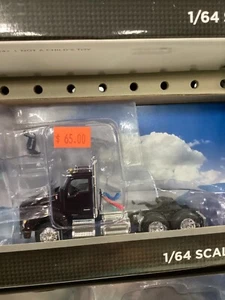 1:64 Kenworth Black Cherry T880 Day Cab - Picture 1 of 3