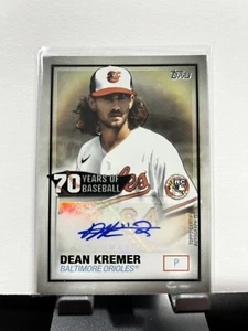 Topps Serie 1 2021 70 años de béisbol automático #70YA-DKR Dean Kremer radiocontrol - Imagen 1 de 2